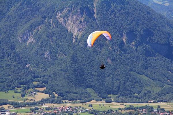 Charlie flying from the col above Ugine